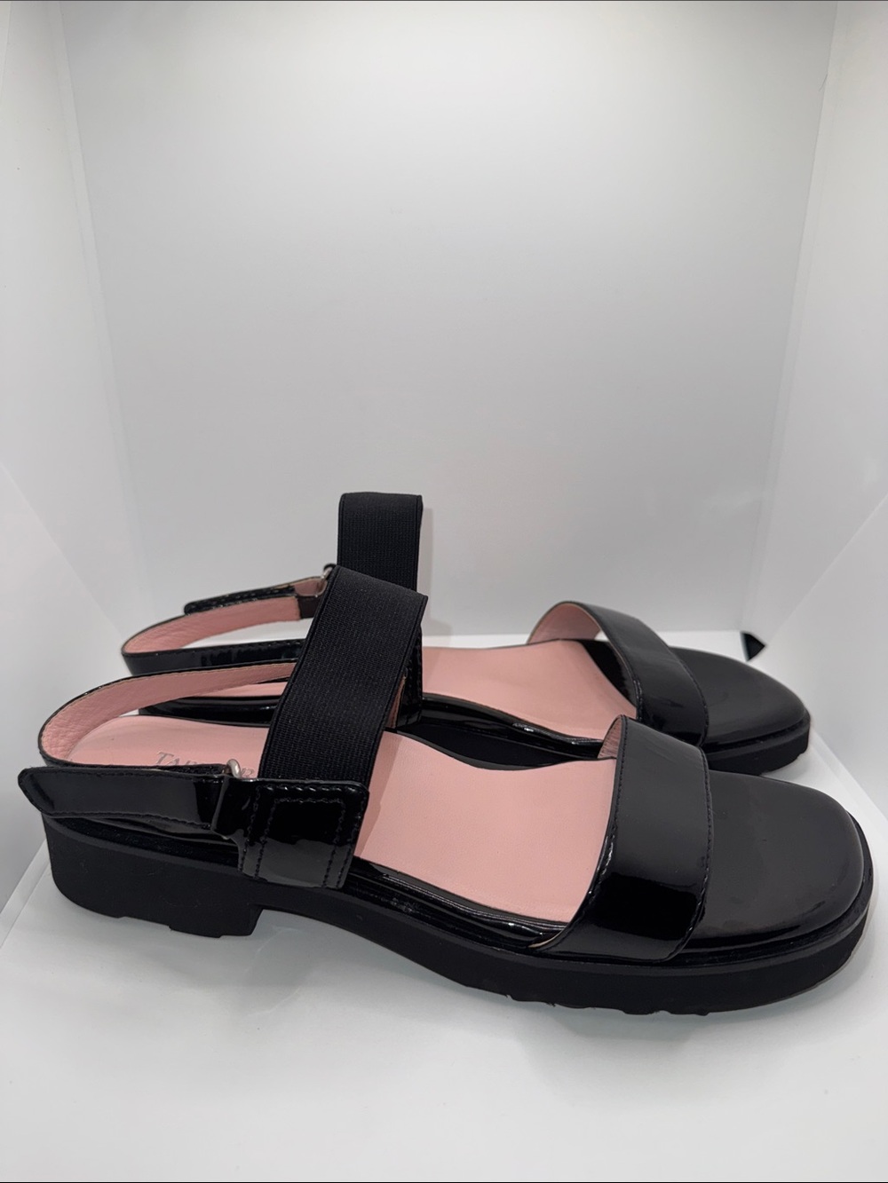 Taryn Rose “Tamie” Sandals Black Patent Leather Women’s 9